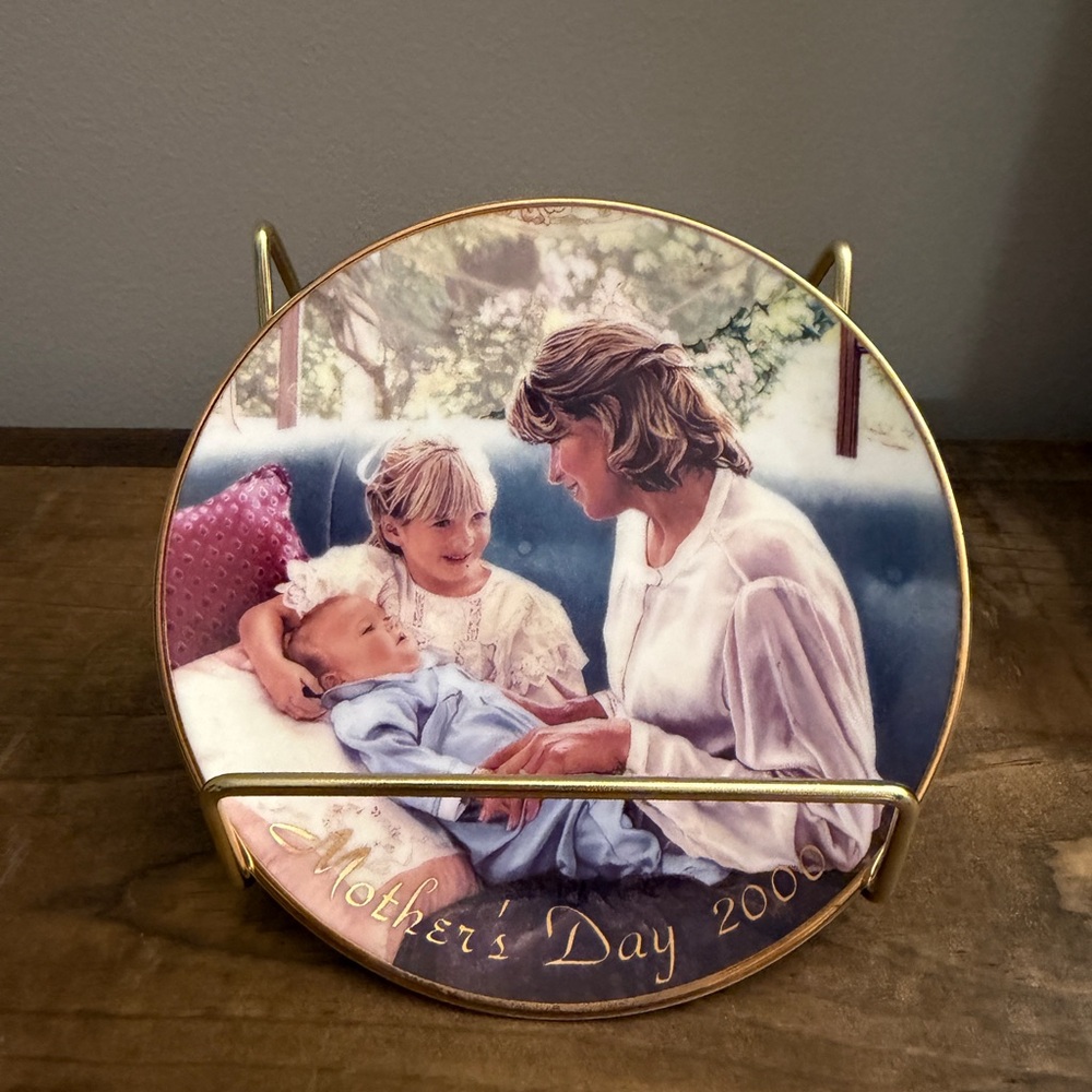 Vintage Avon Mother’s Day Collectible Plates, Set of 5, 1996-2000, No Defects - Picture 7 of 7